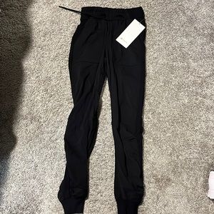 Lulu lemon behind the studio jogger size 0